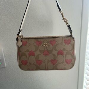 Coach heart nolita 19